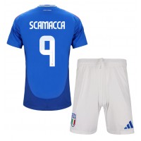 Maglia Calcio Italia Gianluca Scamacca #9 Prima Divisa Bambino Europei 2024 Manica Corta (+ pantaloncini)